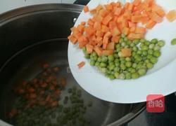 豌豆胡萝卜肉丁的做法图解4