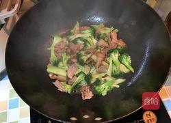 西兰花炒肉的做法图解5