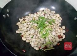 蒜苗回锅蚕豆的做法图解7