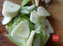 鸡蛋圆白菜炒饼的做法图解4