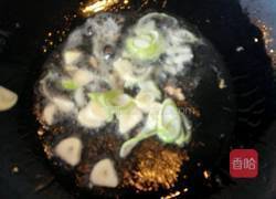 鸡蛋圆白菜炒饼的做法图解7