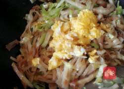 鸡蛋圆白菜炒饼的做法图解11