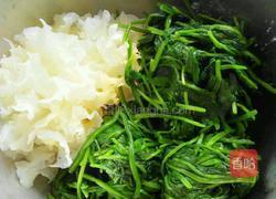 凉拌银耳菠菜的做法图解4