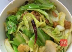 卷心菜炒油渣的做法图解7