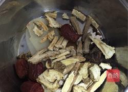 大头鱼药膳汤的做法图解2