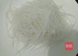 粉丝炒卷心菜的做法图解2