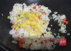 菠萝炒饭的做法图解6