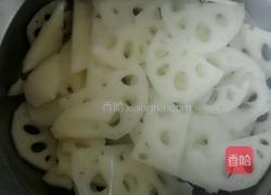 莲藕炒肉的做法图解1