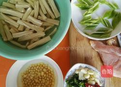 腐竹鸡肉的做法图解1
