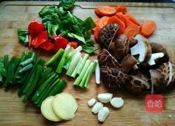 黄焖鸡块的做法图解1