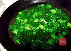 虾仁西兰花的做法图解1