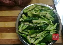 家常青椒炒肉的做法图解2