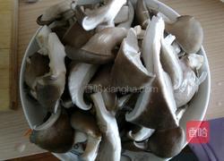 蘑菇炒肉片的做法图解1