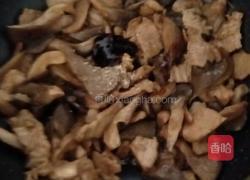蘑菇炒肉片的做法图解6