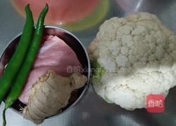 菜花炒肉的做法图解1
