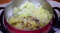 木耳圆白菜的做法图解8
