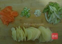 西芹土豆片的做法图解2