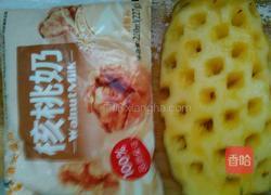 菠萝奶昔的做法图解1