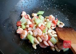 西芹腰果虾仁的做法图解10