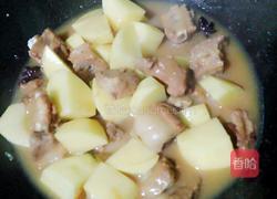 排骨烧土豆的做法图解9