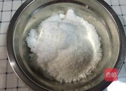 蛋白椰丝球的做法图解1