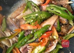 腊鱼炒辣椒的做法图解3