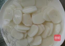 菠萝炒年糕的做法图解2