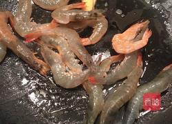 洋葱芝麻爆虾的做法图解2