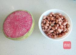 红心萝卜拌花生米的做法图解1