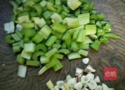 三椒兔肉的做法图解2