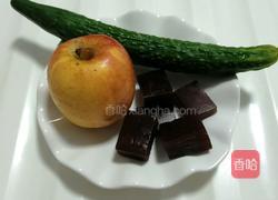 糖醋黄瓜苹果的做法图解1