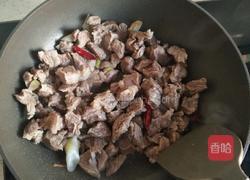 板栗牛肉的做法图解3