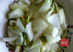 洋葱炒肉片的做法图解1