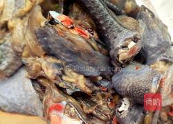 椰子乌鸡炖猪骨汤的做法图解3