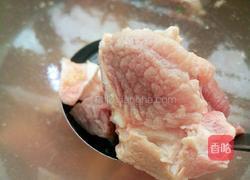 椰子乌鸡炖猪骨汤的做法图解4