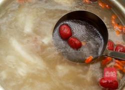 椰子乌鸡炖猪骨汤的做法图解6