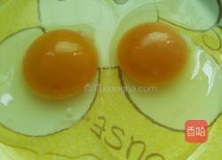 胡萝卜丝炒土鸡蛋的做法图解1