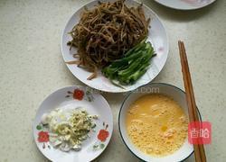 黄花菜（干）炒鸡蛋的做法图解1