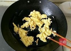 黄花菜（干）炒鸡蛋的做法图解2