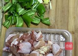 鸡腿炒青椒的做法图解2