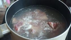 土茯苓煲猪骨汤的做法图解5
