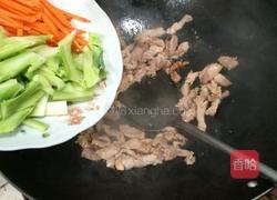 西蓝花炒肉丝的做法图解7