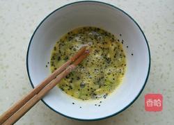 芝麻鸡蛋饼的做法图解2