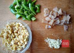 黄豆芽炒肉皮的做法图解7