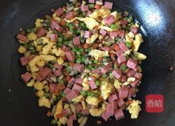 虾仁火腿炒饭的做法图解6