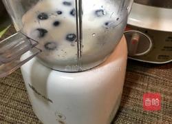 蓝莓奶昔的做法图解3