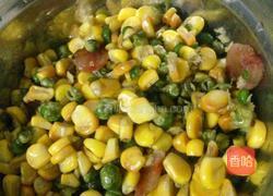 玉米兰豆粒炒腊肠的做法图解6