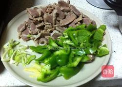 辣椒炒鸡胗的做法图解2
