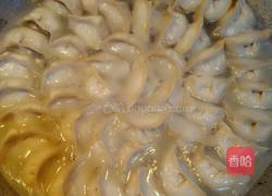 猪肉香葱馅锅贴的做法图解14