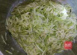 猪肉西葫芦饺子馅的做法图解6